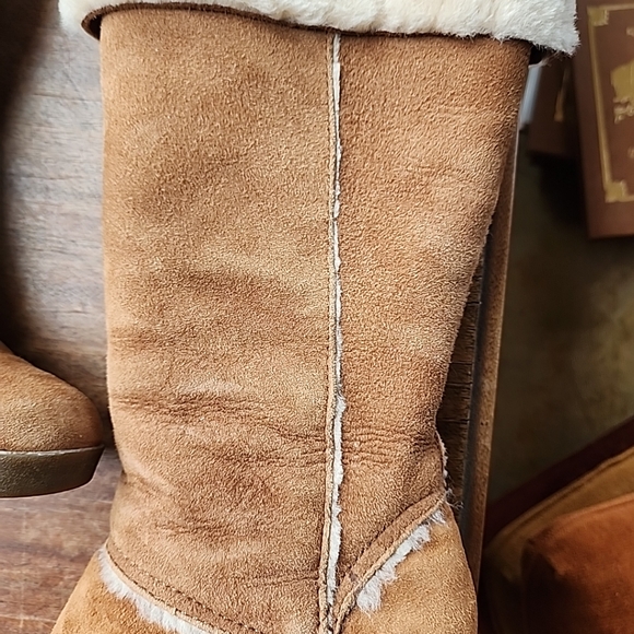 UGG Sandra wedge heel tan suede upper shearling lining sz 7 - Picture 2 of 10